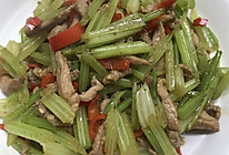 芹菜辣椒炒鸭胸的做法