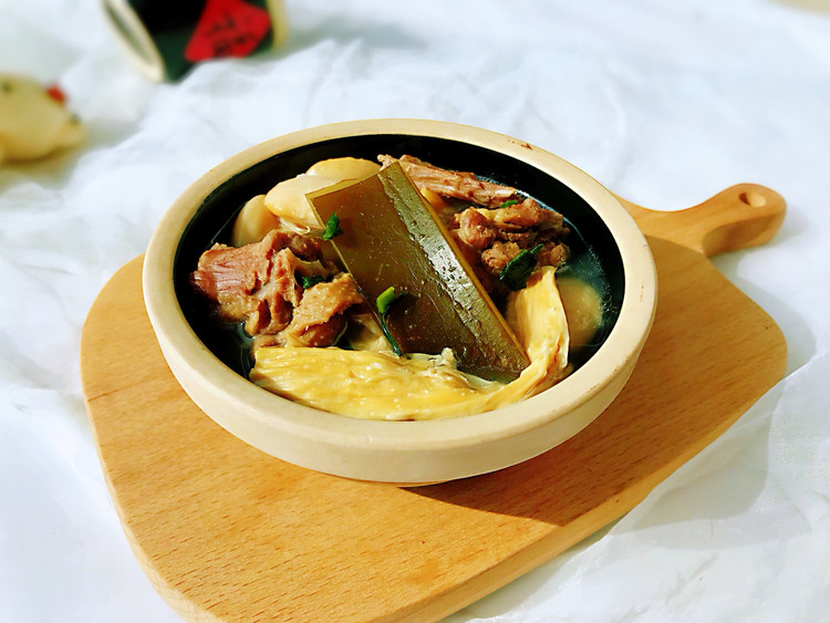 炖鸭肉，一锅暖心窝的做法