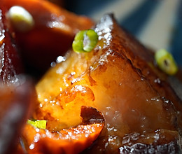 不加水不加盐不放一滴油，免炒糖色【红烧肉油焖笋】香糯不油腻！的做法