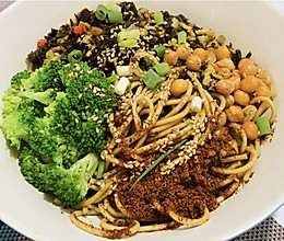 #巨下饭的家常菜#鸡蛋芽菜热拌面的做法