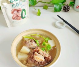 #厨房鲜香秘诀，太太乐松茸鲜，一餐一筷见鲜香#牛尾骨炖萝卜的做法