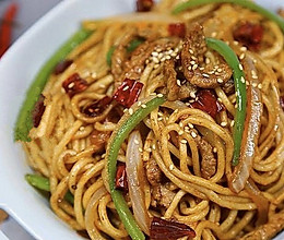 香辣牛肉炒面的做法