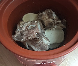 牛筒骨煲汤的做法