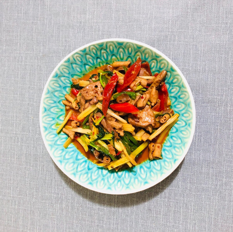 下饭神器：川菜爆炒鸡杂的做法