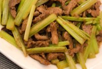 肉丝炒芹菜的做法