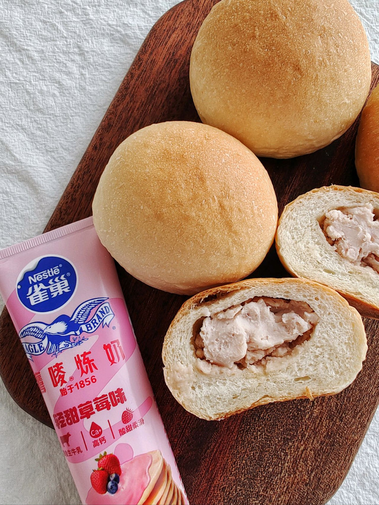 草莓炼奶乳酪包的做法