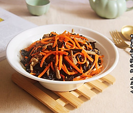 胡萝卜木耳炒肉丝的做法