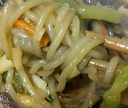 牛肉水笋炒米粉的做法