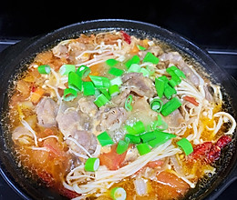 西红柿金针菇肥牛汤的做法