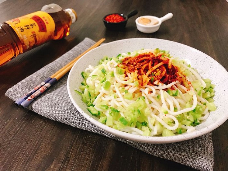 来一碗油泼面 简单好做家常快手菜的做法
