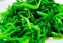 #刘畊宏女孩减脂饮食#清炒萝卜菜的做法