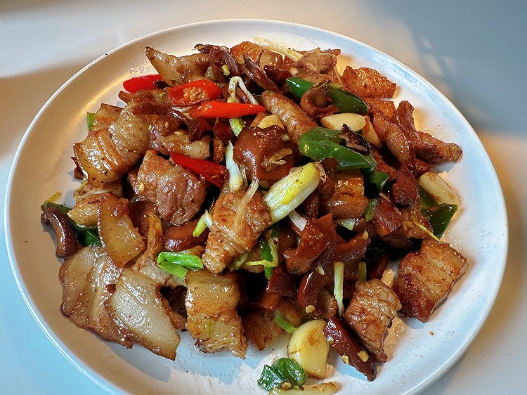 五花肉爆炒牛肝菌的做法