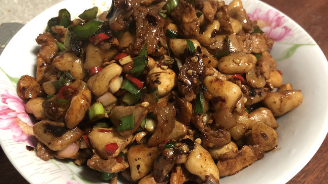 吃菱角米炒肉，再添一碗饭的做法