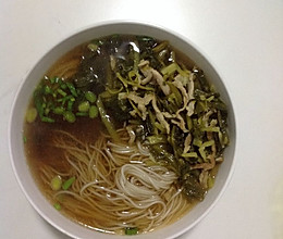 雪菜肉丝面的做法