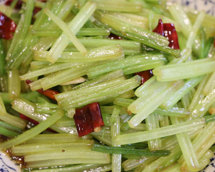 【彼得海鲜】家常菜快手菜减肥餐清淡菜之不一样的清炒芹菜的做法