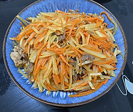 胡萝卜土豆丝炒瘦肉的做法