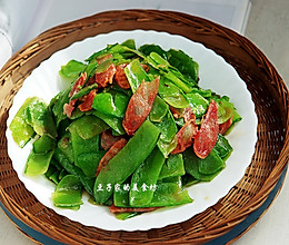 #美食新势力#豌豆皮炒腊肠的做法