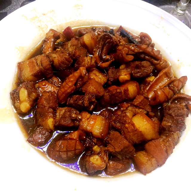 鱿鱼干红烧肉的做法