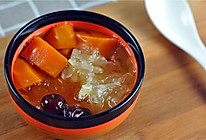 这碗汤和周末好搭噢：木瓜银耳桃胶糖水的做法