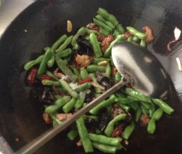 豆角炒肉的做法