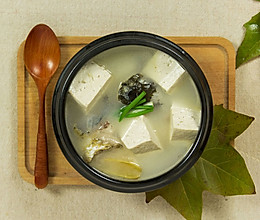 冬天皮肤干燥，快来个鲫鱼豆腐汤！的做法