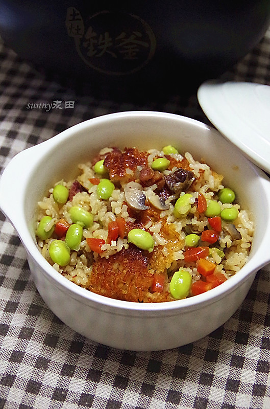 川味香肠煲仔饭（电饭煲版）的做法