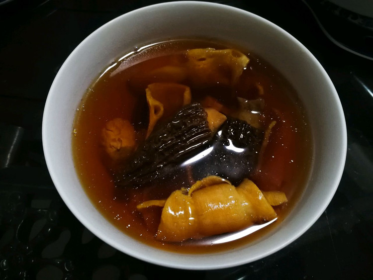 羊肚菌石斛花胶炖汤（滋阴养颜）的做法
