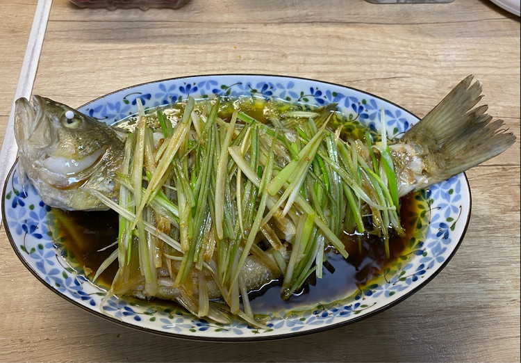 家常清蒸鲈鱼的做法