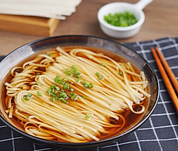 吃一碗儿时就熟悉的面条，一切都暖了——阳春面的做法