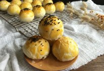 蛋黄酥（黄油+玉米油版）的做法