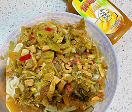 #鸡汁入家宴 感恩正当“食”#酸菜肉丝面，这一碗好满足！的做法