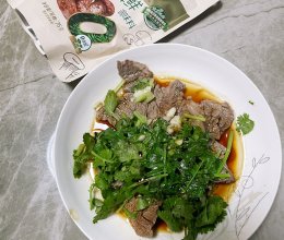 #厨房的鲜香秘诀，太太乐松茸鲜，一餐一筷见鲜香#爆香香菜牛肉的做法