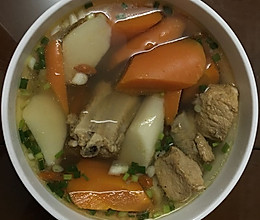山药胡萝卜排骨汤的做法