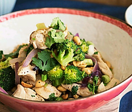 西兰花炒鸡肉的做法