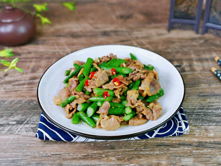 芦笋炒牛肉的做法