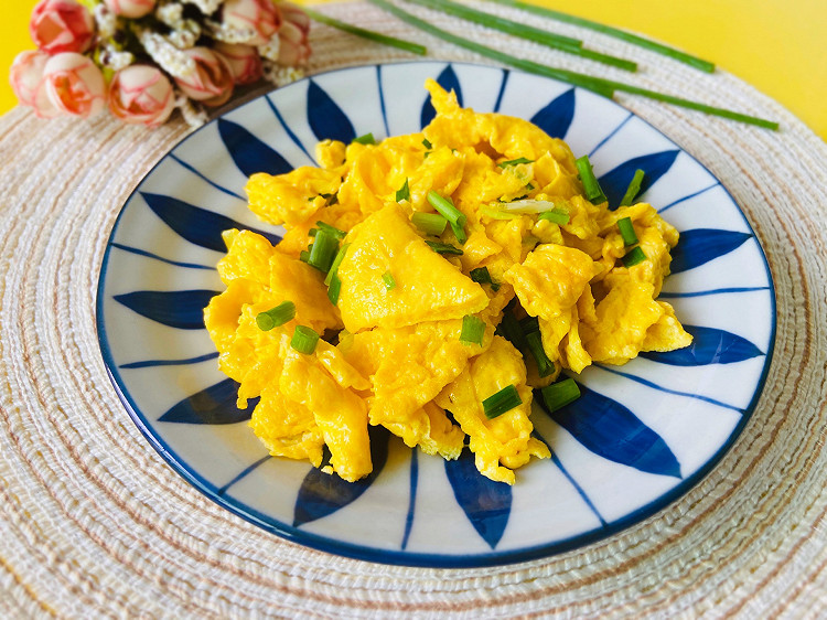 香葱炒蛋的做法