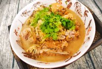 东北酸菜炖脊骨的做法