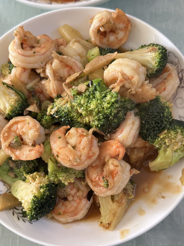 西兰花炒虾仁的做法