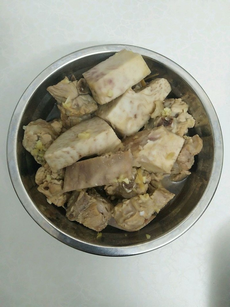 香芋蒸排骨的做法