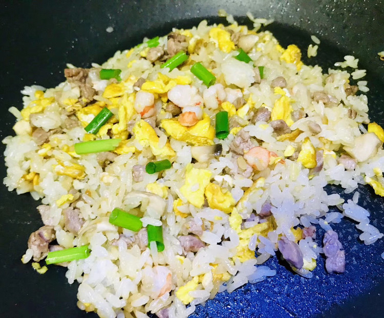 牛肉虾仁磨菇炒饭～舌尖上的美食（牛肉炒饭）的做法
