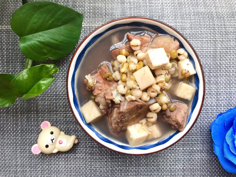 土茯苓骨头祛湿汤的做法