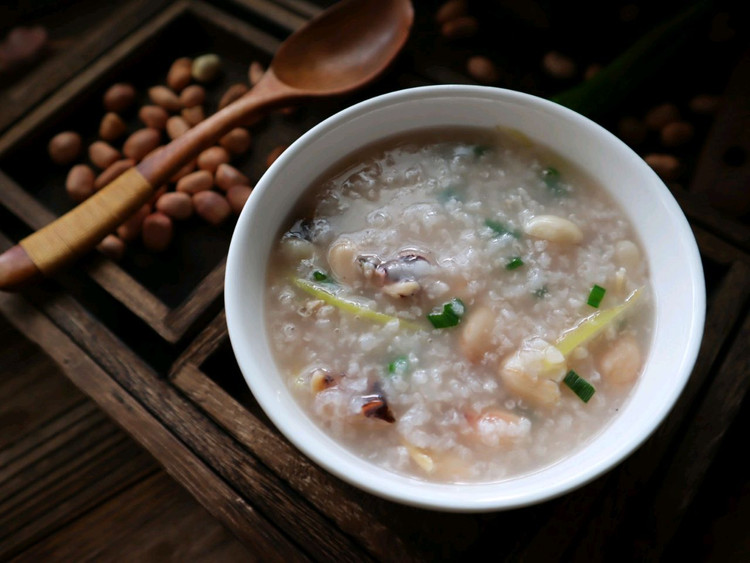 鲜香绵滑的墨鱼花生粥，女人的滋补粥的做法