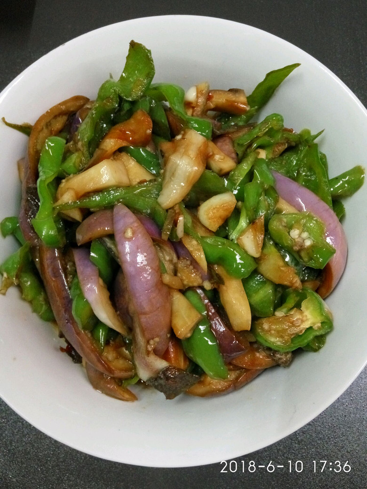 茄子炒辣椒的做法