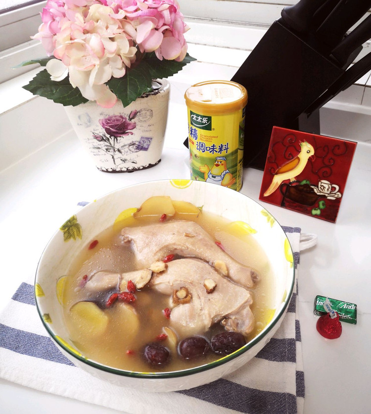当归红枣鸭汤煲的做法