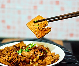 香煎嫩豆腐炒肉片的做法
