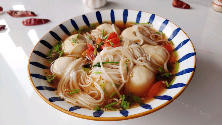 海茄香鱼丸细面的做法