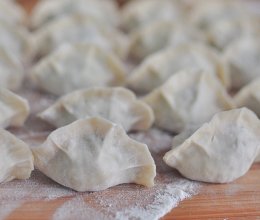 鲜香～韭菜鸡蛋大饺子的做法