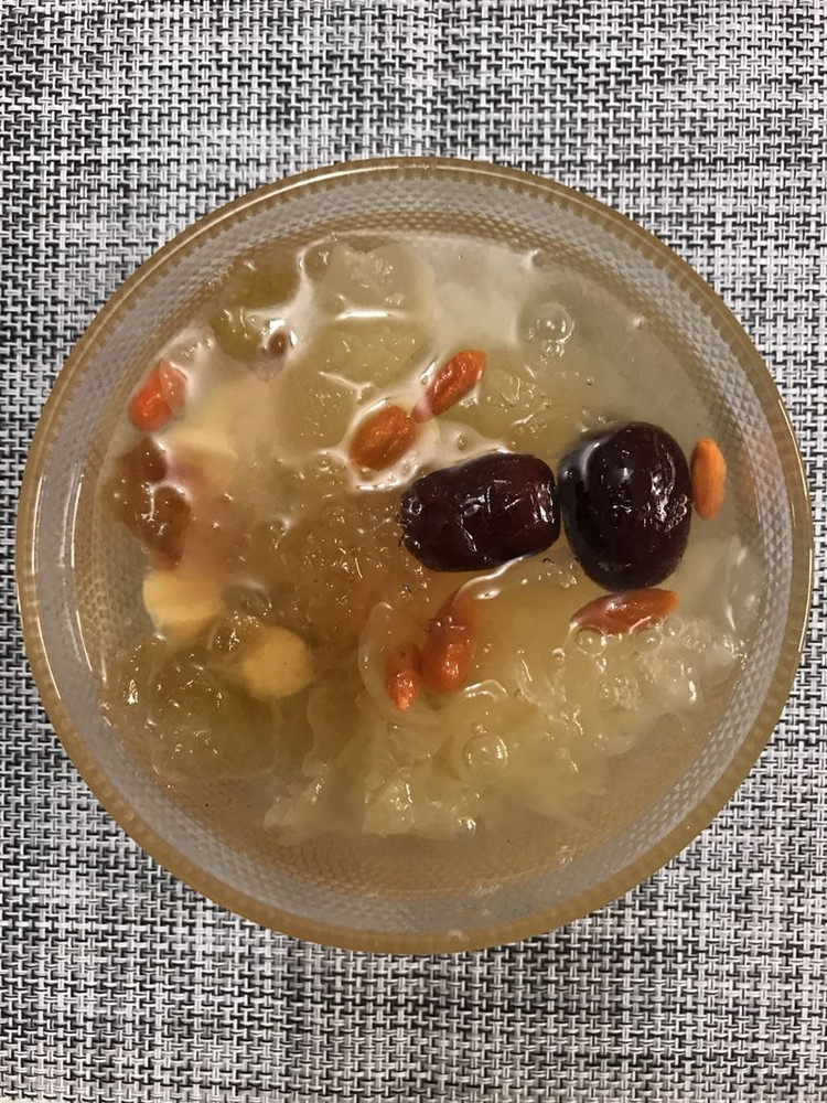 桃胶雪燕银耳羹的做法