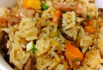 牛肉香肠红萝卜香菇焖饭的做法