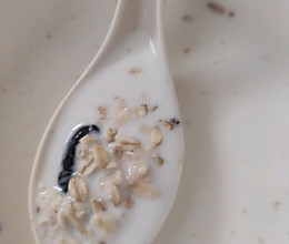 营养早餐—牛奶燕麦粥的做法